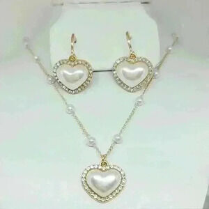 NWOT Elegant Heart Shaped Faux Pearl Necklace and Earrings Set